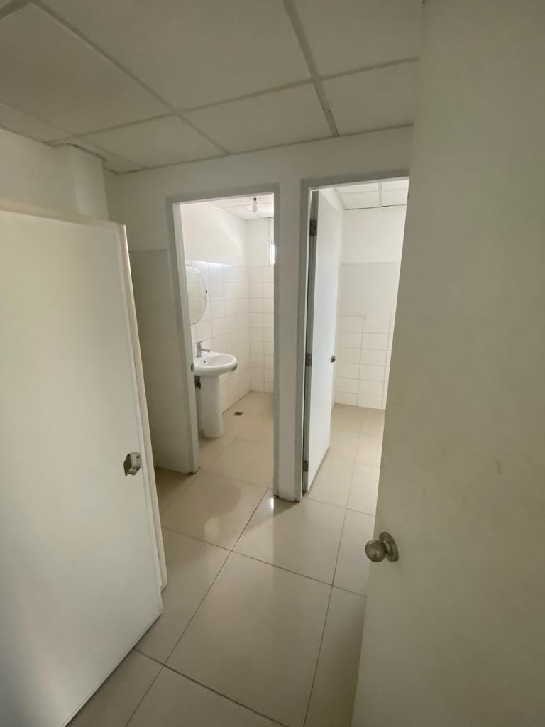 oficinas y locales comerciales - ALQUILO Amplio Local Comercial 2do Piso En El Vergel
CODIGO: PD127 7