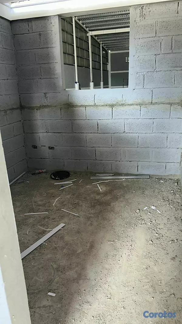 oficinas y locales comerciales - Alquilo Nave 1,000 Mts en Santiago de los caballer 2