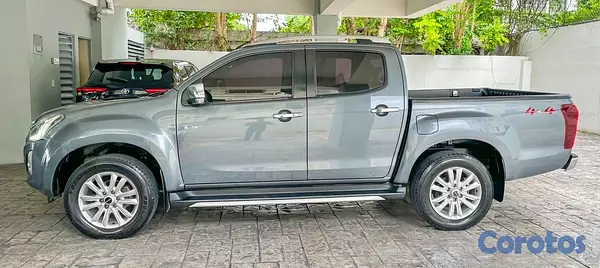 jeepetas y camionetas - Isuzu DMAX LS 2020 5