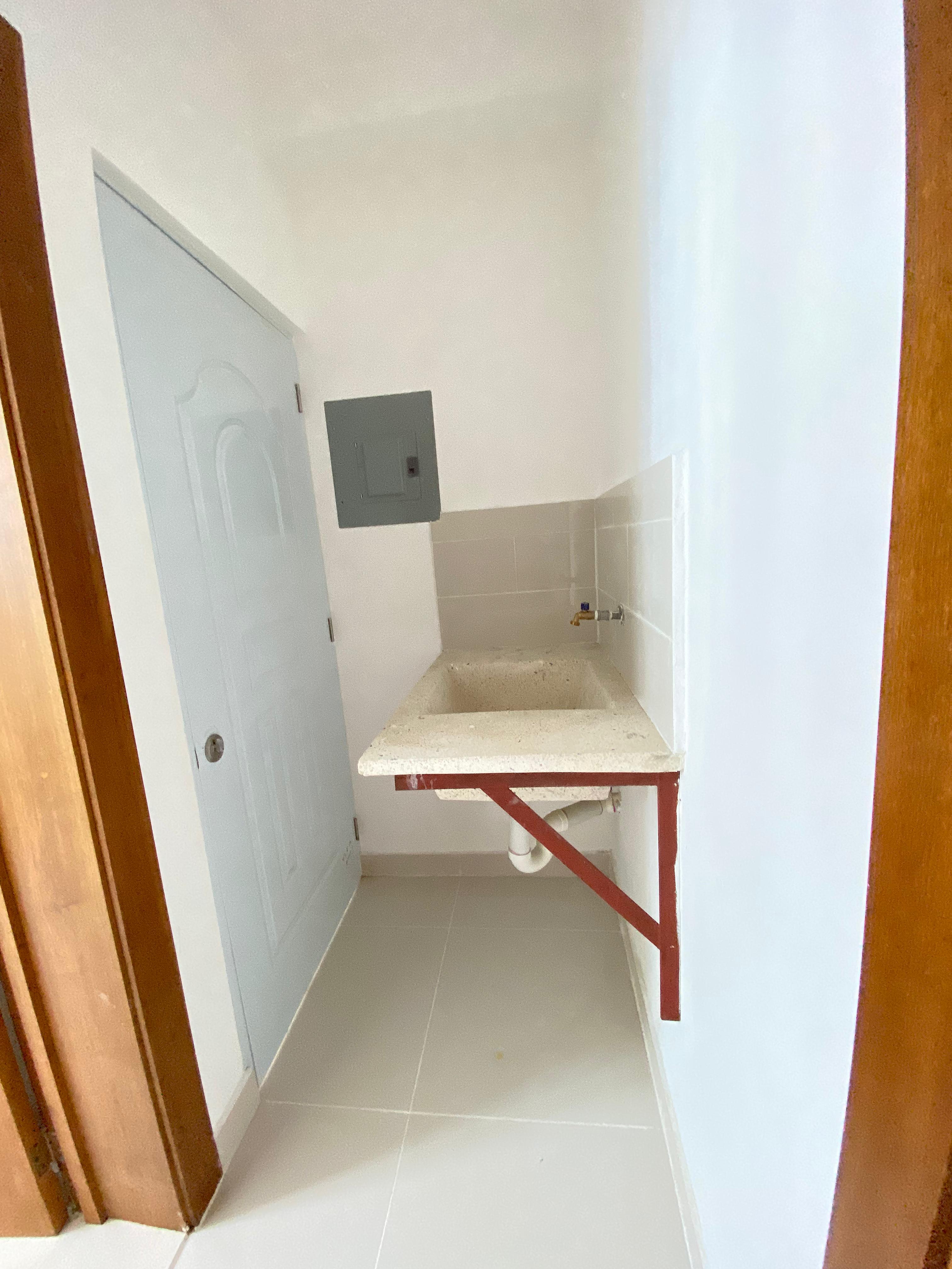 apartamentos - Apartamento 2do Nivel en Los Alamos  8