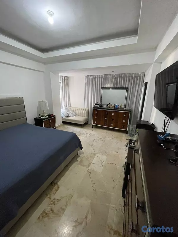 apartamentos - vendo Evaristo Morales piso 4 tres habitaciones con su baño 3 parqueos balcón  9