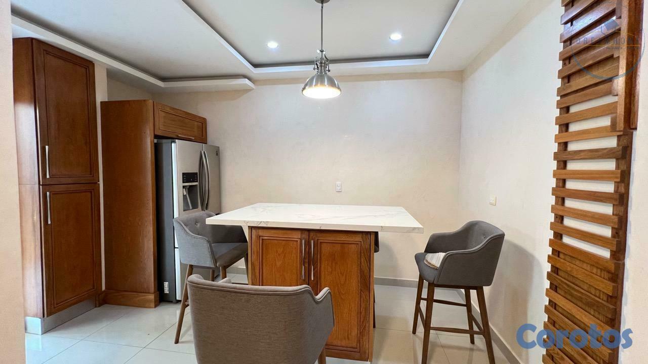 apartamentos - Apartamento en venta en Naco un 2do Piso con Terraza 2