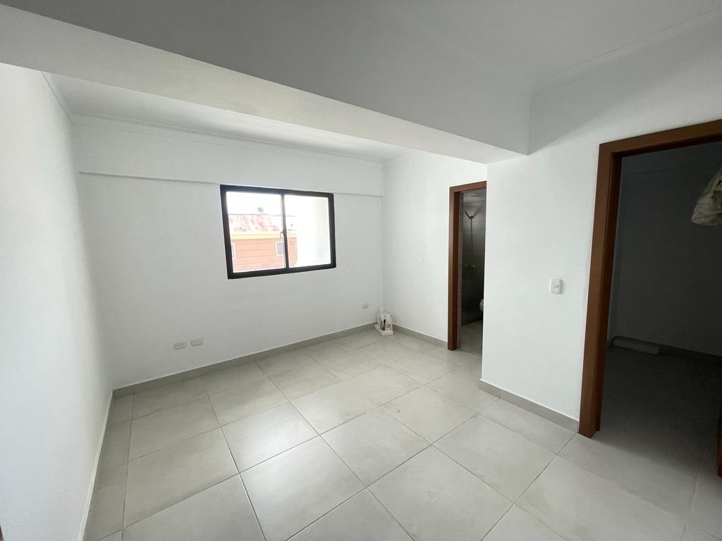apartamentos - Apartamento 4to piso en Evaristo Morales  4