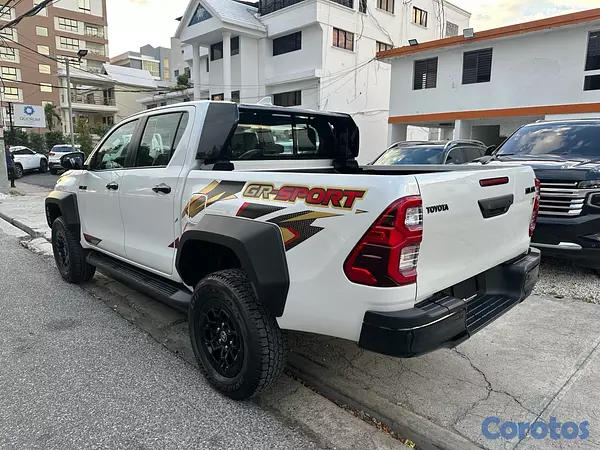jeepetas y camionetas - Toyota Hilux GR Sport año 2026 0Km. 4
