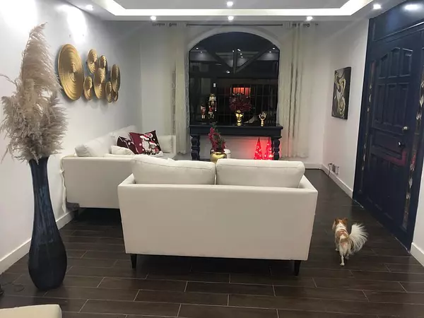 casas - Se Vende casa con  Seguridad en Puerta de Hierro 6