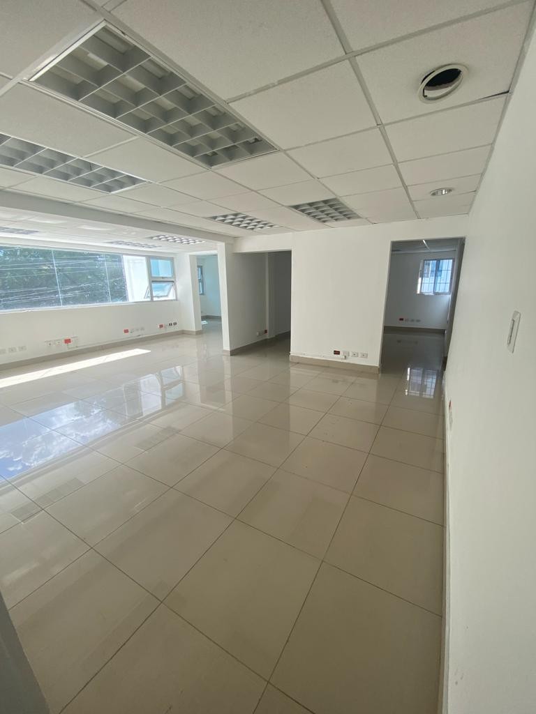 oficinas y locales comerciales - ALQUILO Amplio Local Comercial 2do Piso En El Vergel
CODIGO: PD127 4