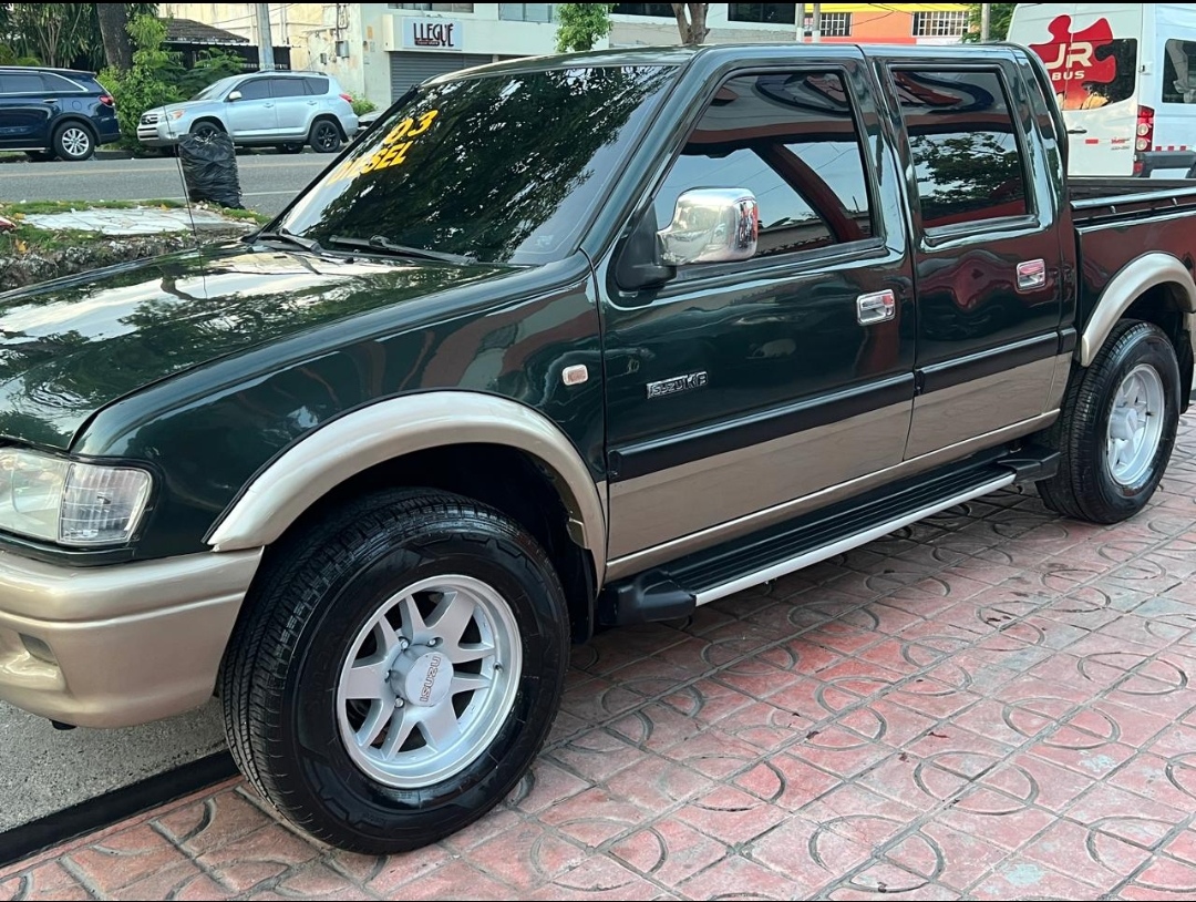 jeepetas y camionetas - Isuzu Kb 4x4 Automática  4