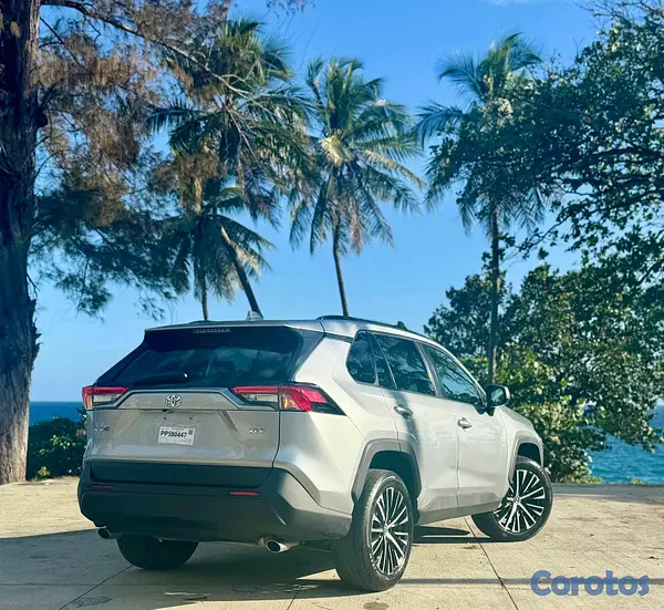 jeepetas y camionetas - Toyota rav4 2021 xle  4