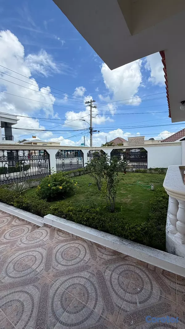 casas - Exclusiva Residencia en Baní | Piscina, Jardines y Amplios Espacios 18