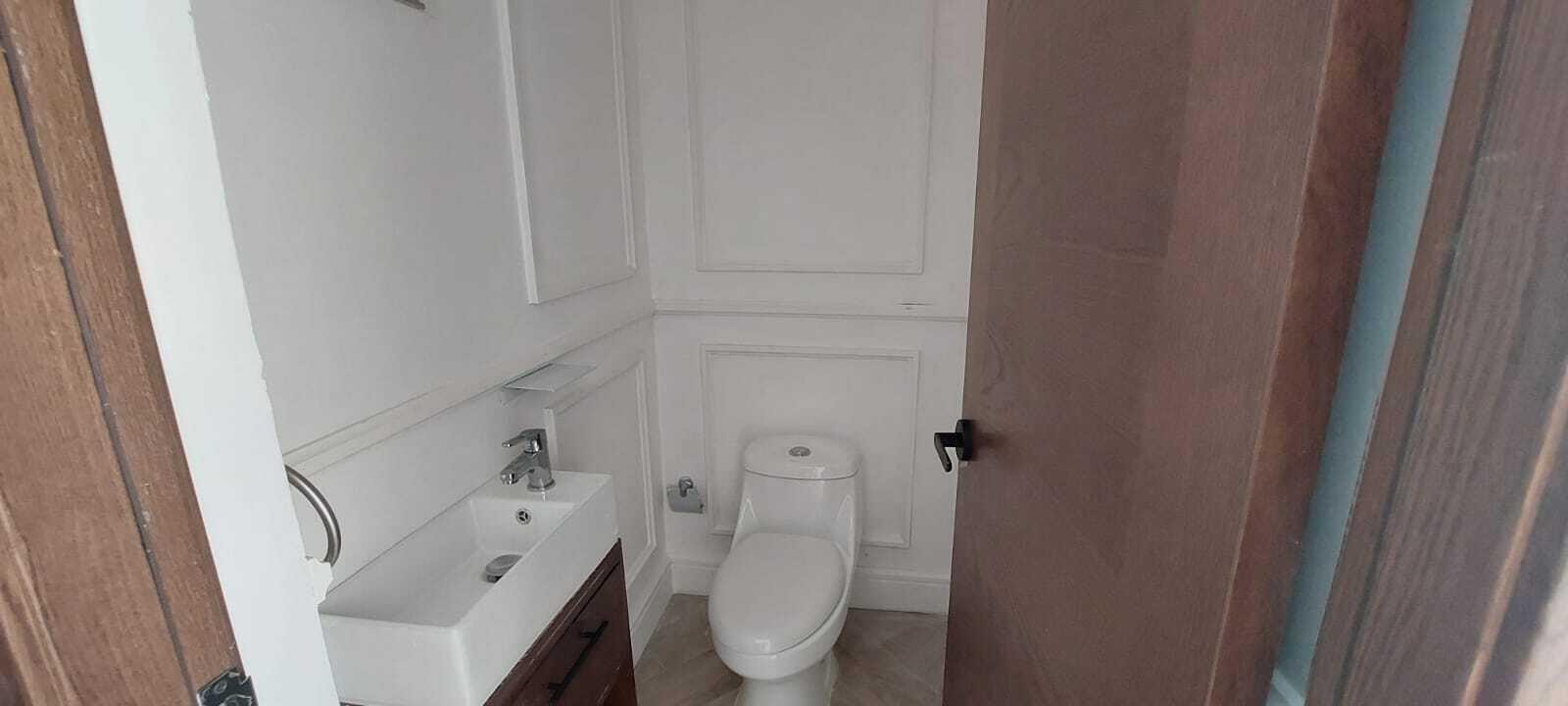 apartamentos - Apartamento en segundo nivel con terraza destechada, de dos habitaciones 2