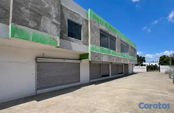 oficinas y locales comerciales - Plaza comercial en la Autopista Duarte  2