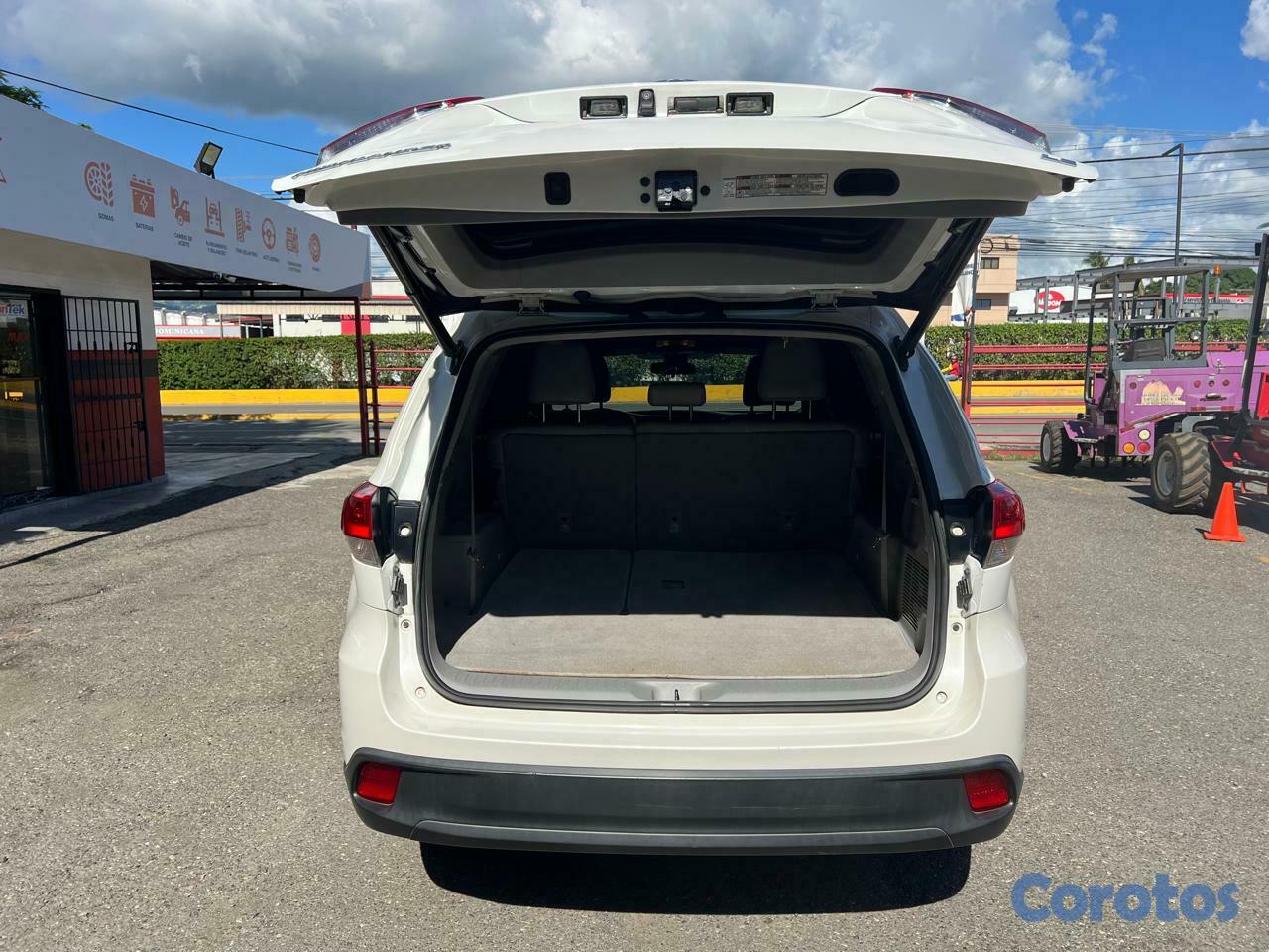 jeepetas y camionetas - VENDO TOYOTA HIGHLANDER 2027 3