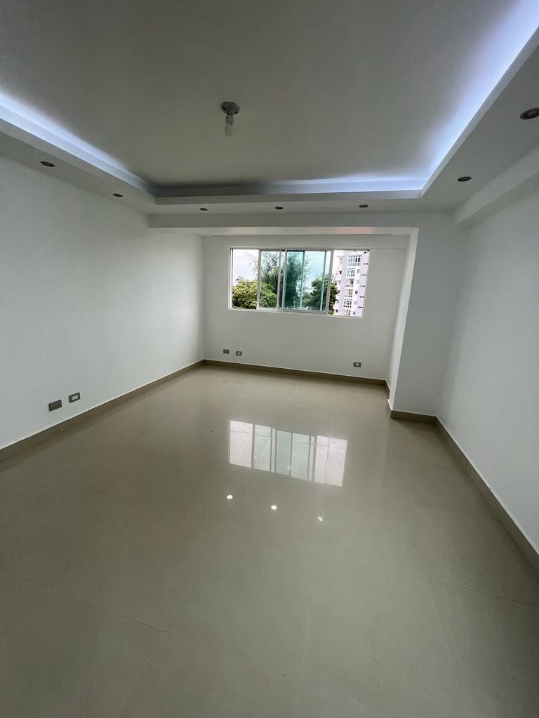 apartamentos - Apartamento en Venta, Sector Renacimiento, Santo Domingo 2