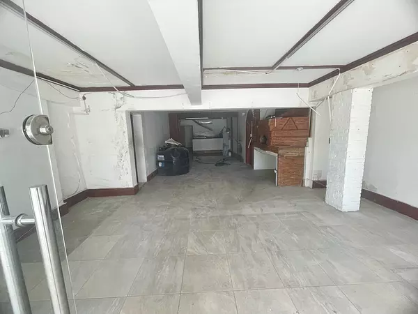 oficinas y locales comerciales - Alquiler local en Evaristo morales  2