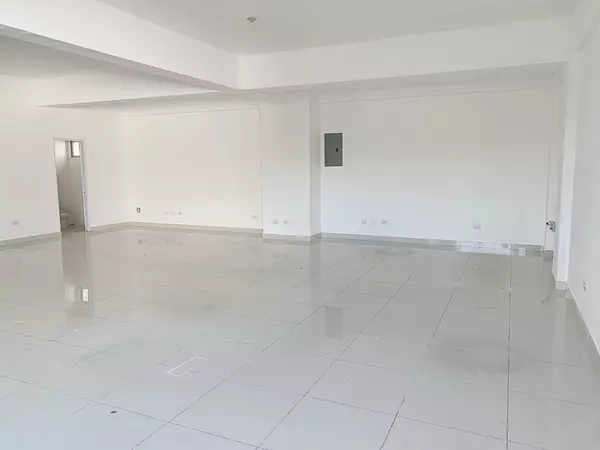 oficinas y locales comerciales - Local céntrico en Piantini 4