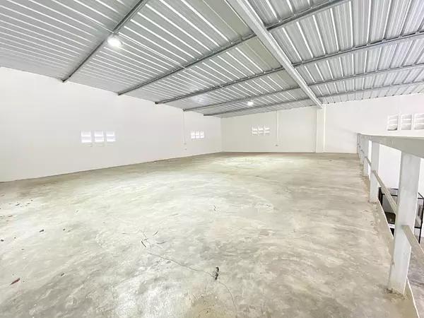 oficinas y locales comerciales - Venta de Nave céntrica y comercial  6