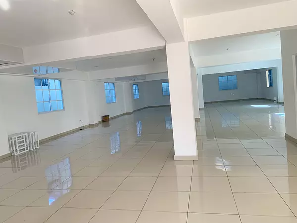 oficinas y locales comerciales - Local primer nivel abierto 2