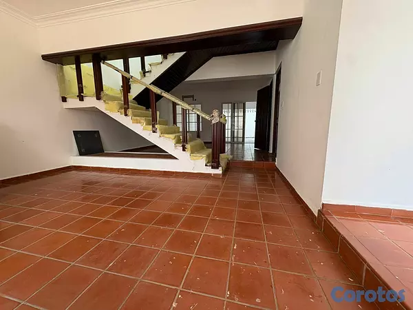 casas - Propiedad esquinera comercial  4
