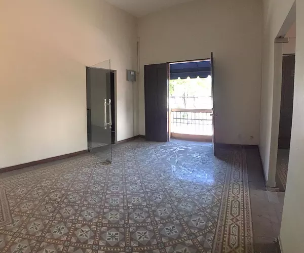 oficinas y locales comerciales - Local Comercial en Venta en ZONA COLONIAL 8