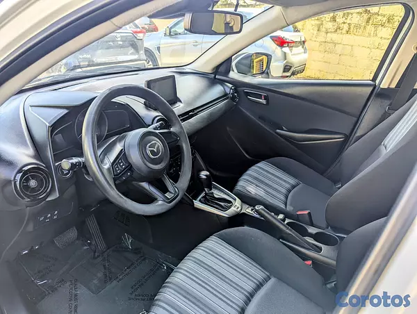 carros - Mazda Demio 2020 9