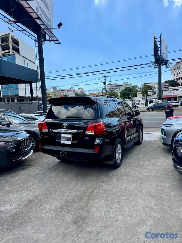jeepetas y camionetas - Toyota Land Cruiser VX 2010 8