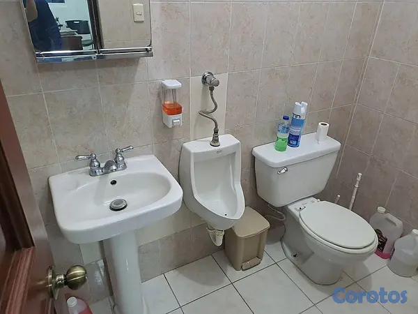 oficinas y locales comerciales - Alquilo local 1er piso 95 mts en Ens. Quisqueya  7