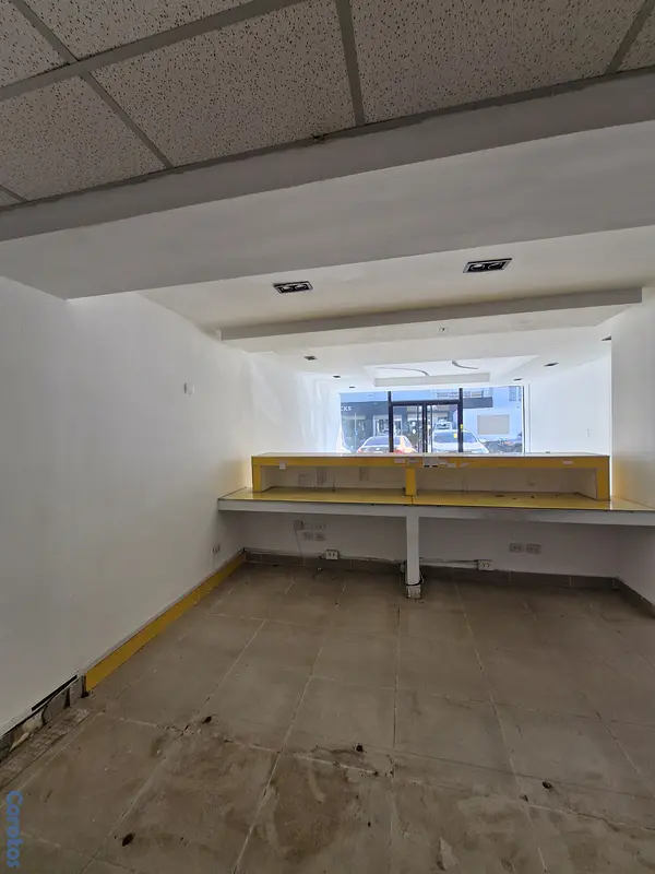oficinas y locales comerciales - Local en zona comercial en Naco 6