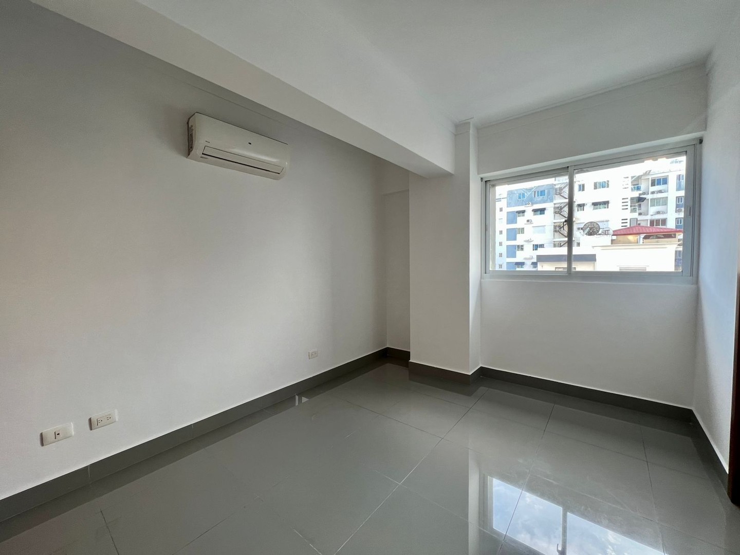 apartamentos - Apartamento con línea blanca en Evaristo Morales  5