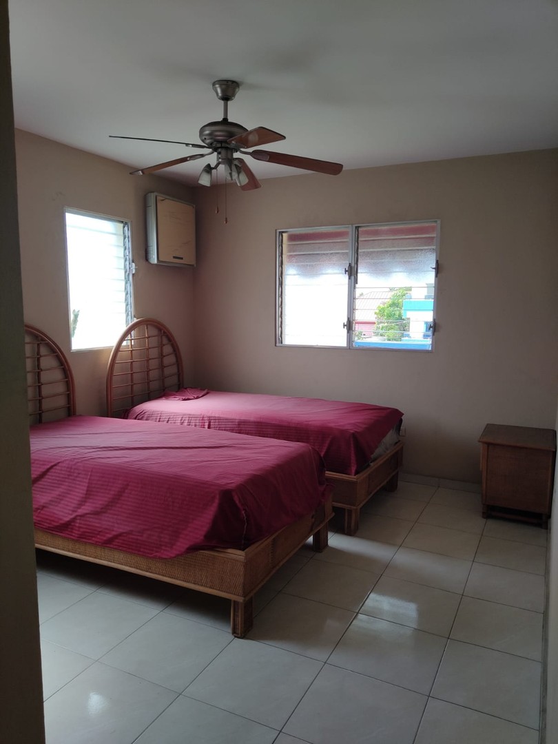 apartamentos - VENDO Excelente oportunidad en la Zona Universitaria! 3er nivel, 124 m. 2