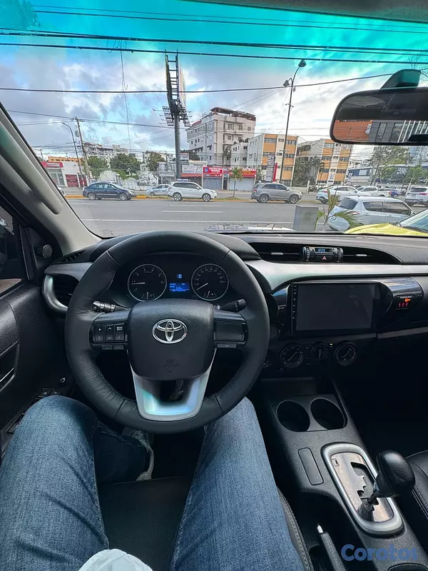 jeepetas y camionetas - Toyota Hilux SRV 2016 9
