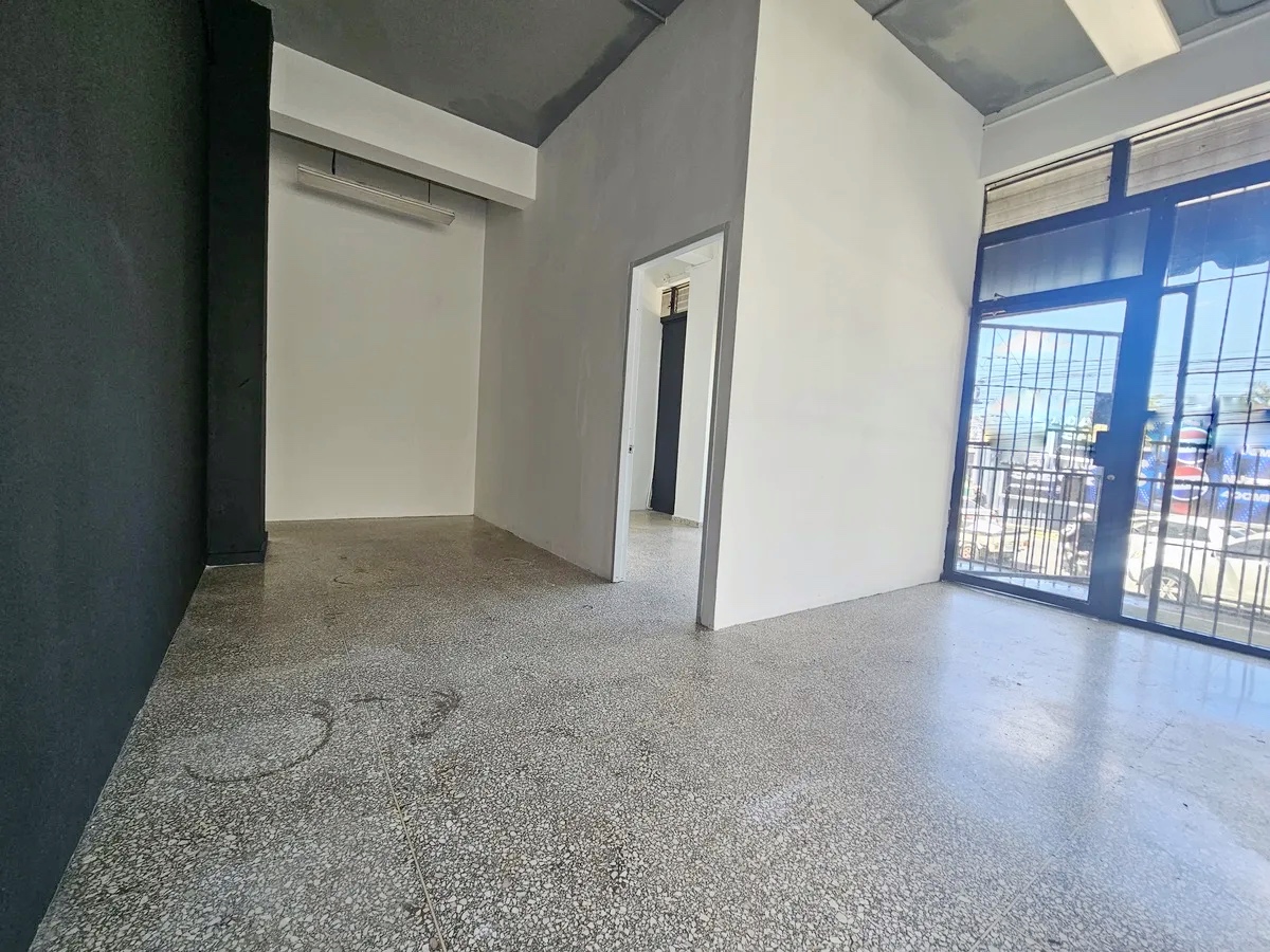 oficinas y locales comerciales - Local en la Esperilla 4