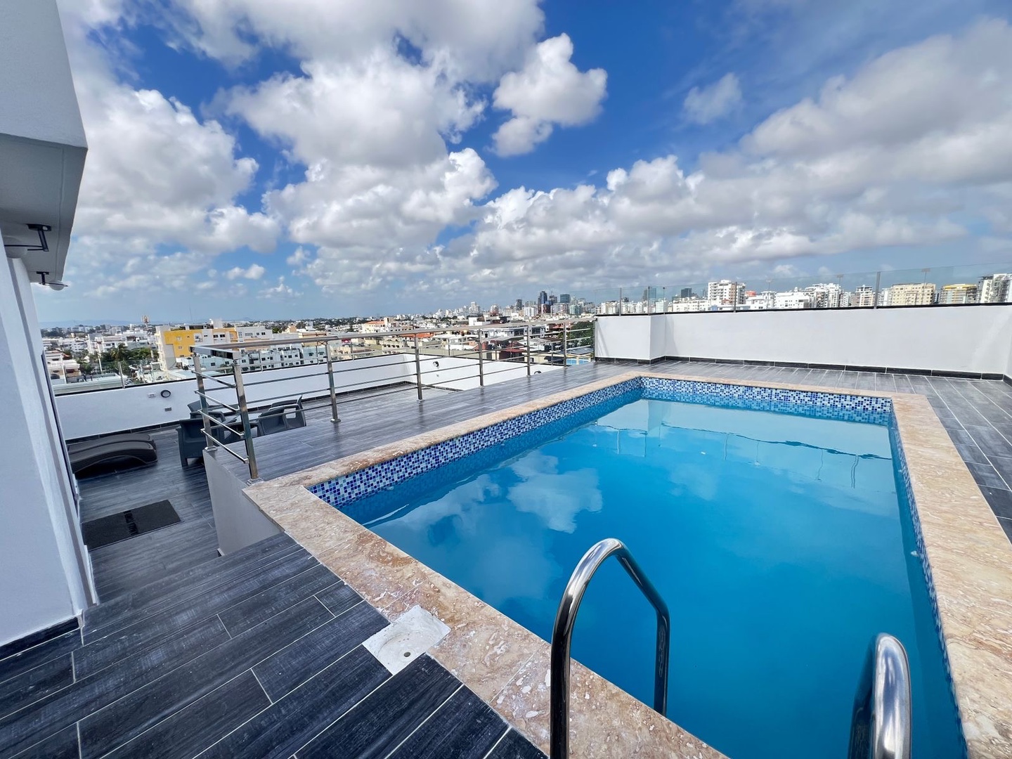apartamentos - Vendo en el millón piso 6 dos habitaciones dos parqueos techados balcón 2.5 baño 8