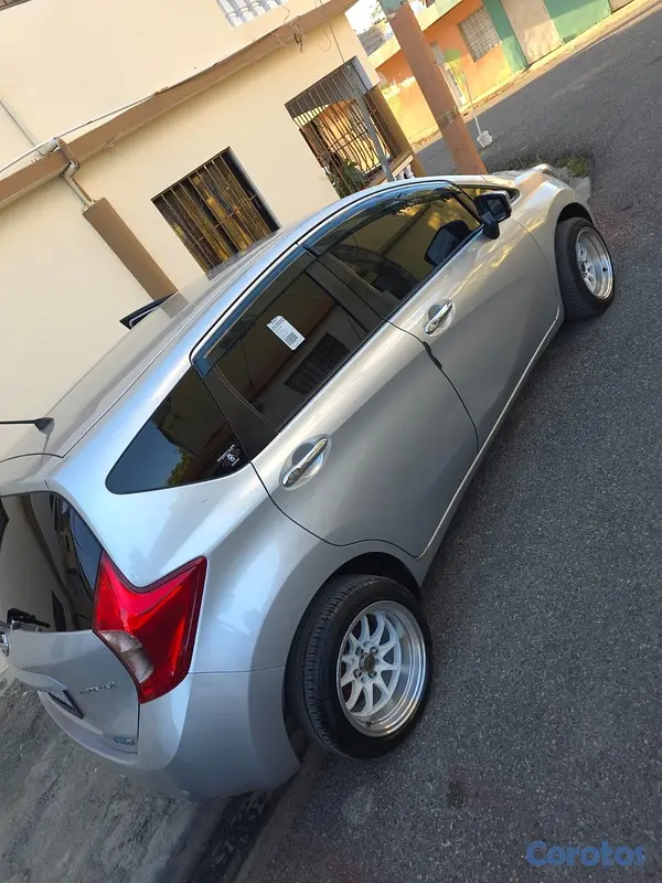 carros - Nissan Note Medalist 2015 full 2