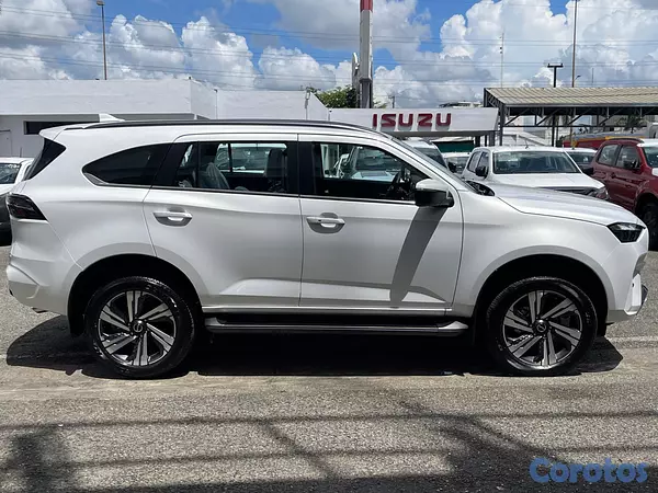 jeepetas y camionetas - Isuzu Mux 2027 3