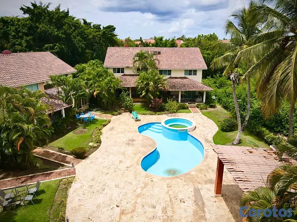 casas vacacionales y villas - venta y alquiler de villa en juan dolio  9