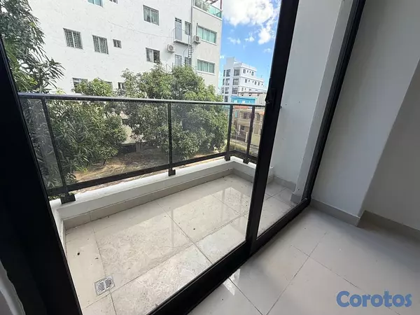 apartamentos - alquiló avenida independencia tercer nivel una habitación 1.5 baño parqueo balcó 4