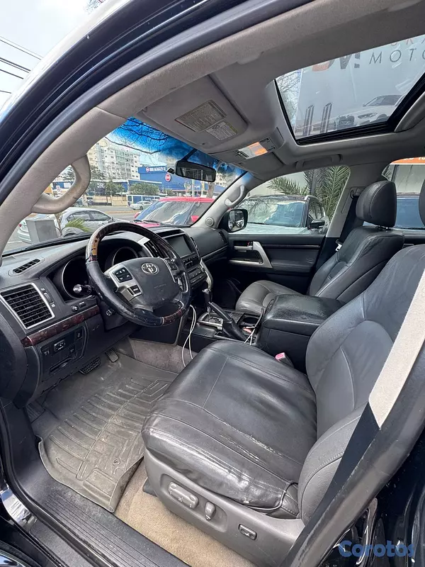 jeepetas y camionetas - Toyota Land Cruiser VX 2010 9