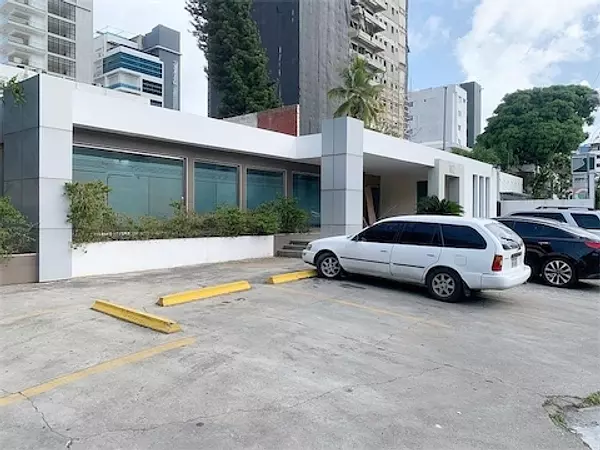 oficinas y locales comerciales - Local esquinero comercial Naco 5