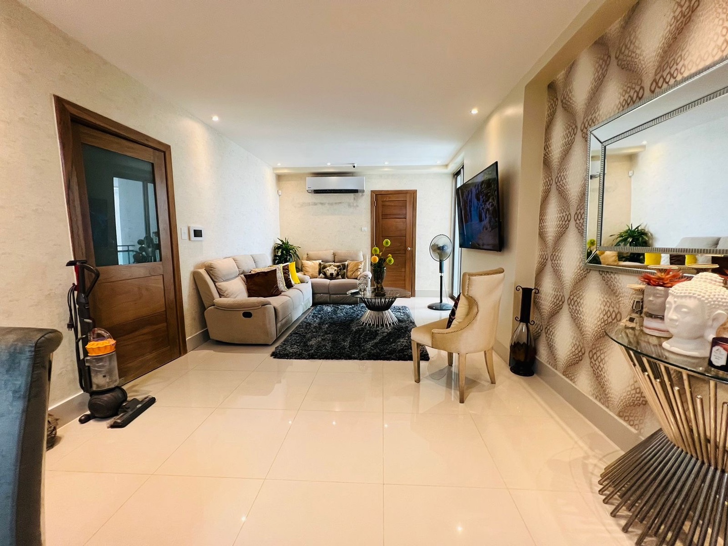penthouses - Vendo Ph en el millón tres habitaciones con su baño jacuzzi terraza dos parqueos 1