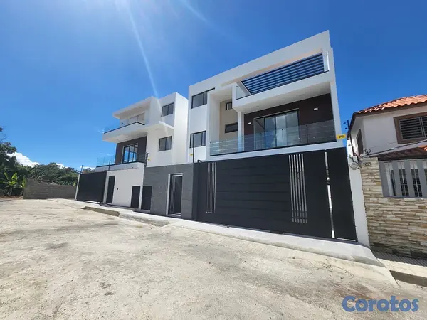 casas - venta de espectacular casa con piscina en la autopista de san isidro  8