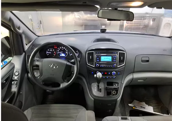 jeepetas y camionetas - HYUNDAI GRAND STAREX 2019 GRIS DIESEL 9
