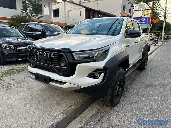 jeepetas y camionetas - Toyota Hilux GR Sport año 2026 0Km. 3
