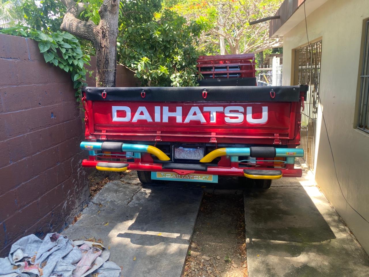 camiones y vehiculos pesados - Camión Daihatsu 2007 en buenas condiciones  0