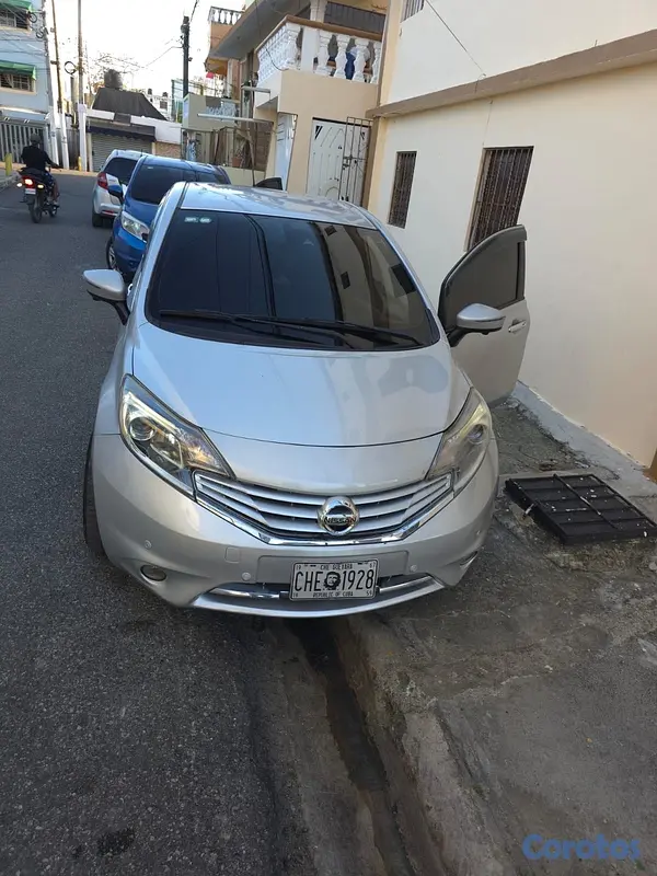 carros - Nissan Note Medalist 2015 full 4