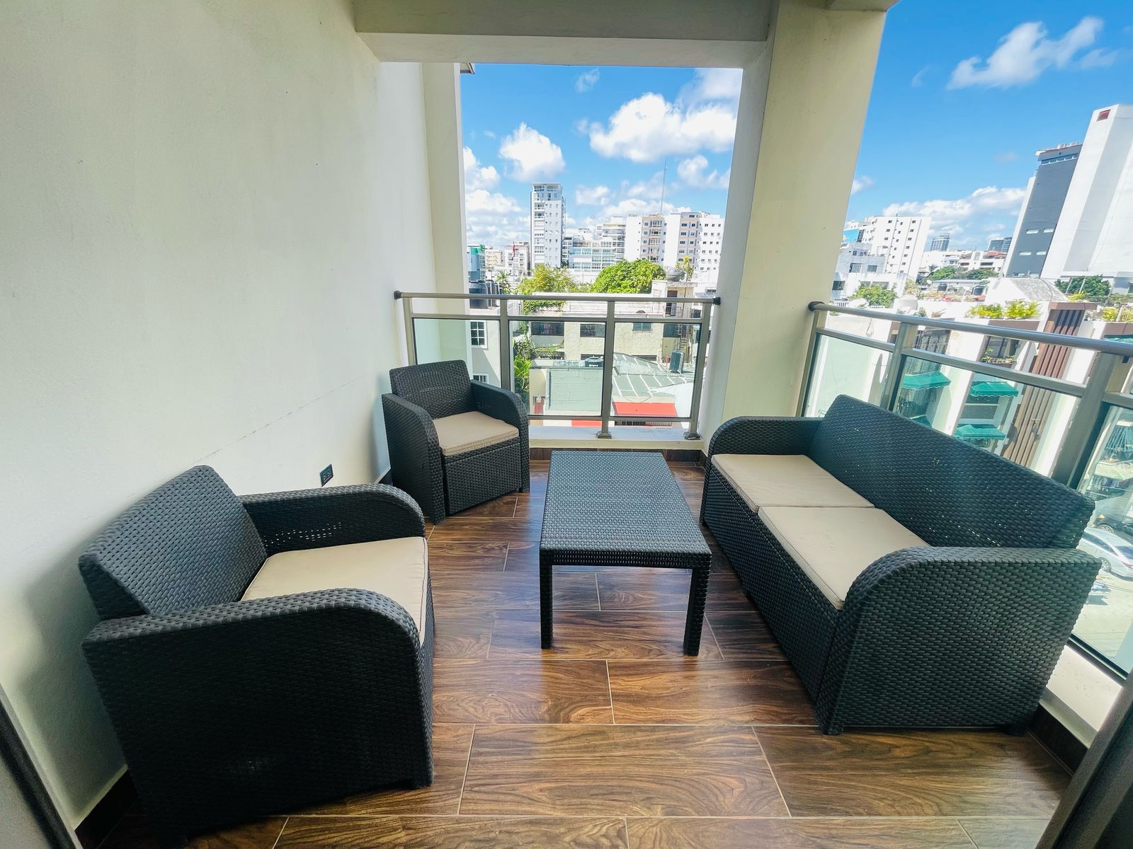 apartamentos - Vendo piso 5 Bella vista tres hab dos baños dos pa