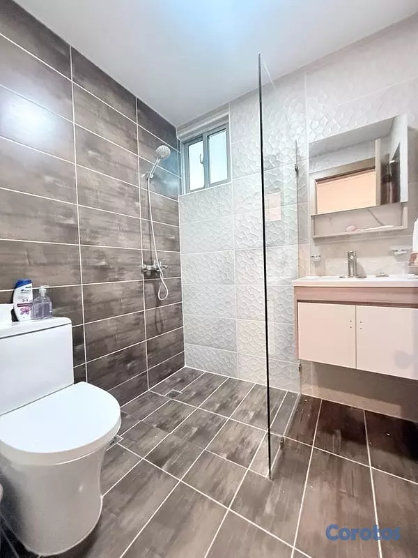 apartamentos - vendo Independencia cacique tercer nivel dos habitaciones con su baño parqueo  3
