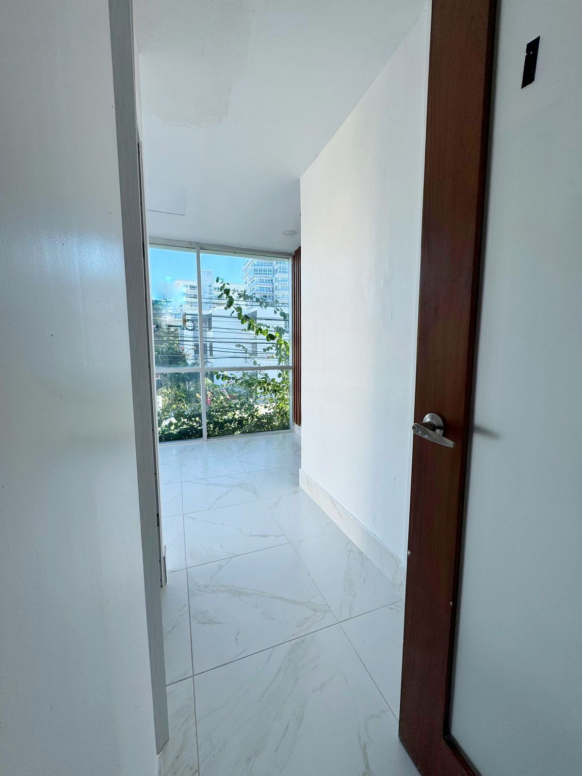 oficinas y locales comerciales - Local céntrico en Piantini  5
