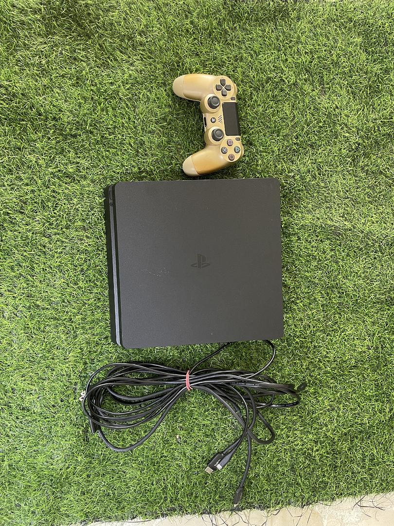 consolas y videojuegos - ¡Vendo PlayStation 4 Slim 1TB en excelente estado! 0
