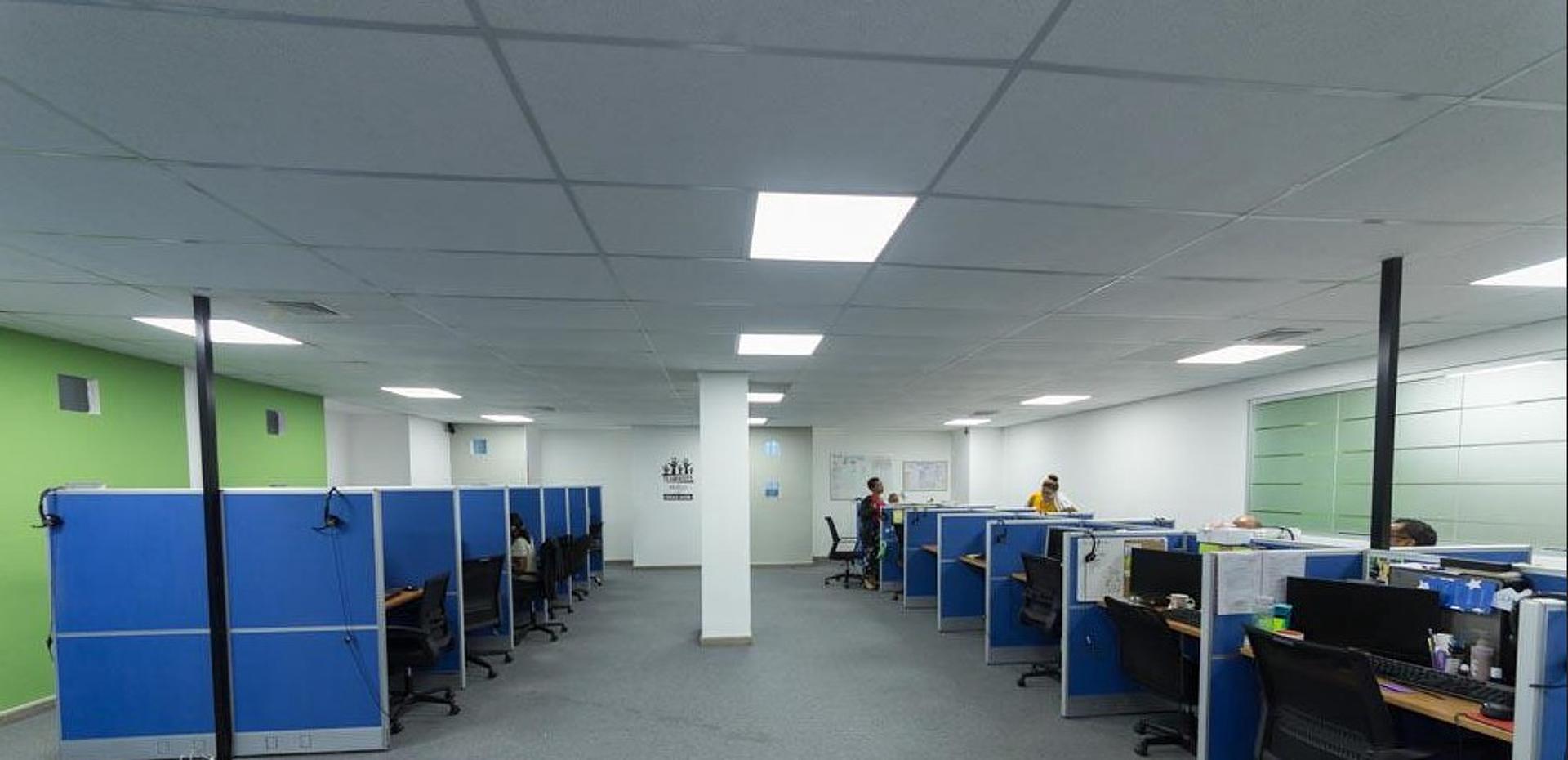 oficinas y locales comerciales - 🔵 Alquilo Oficina  3er piso 400 mts en Naco 
 1