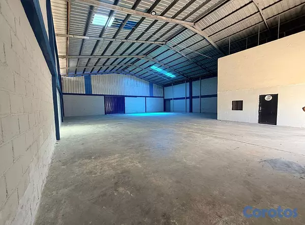 oficinas y locales comerciales - Nave Industrial a pocos pasos de Las Americas 3